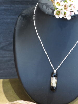 Collier cartouche rose en verre de Murano