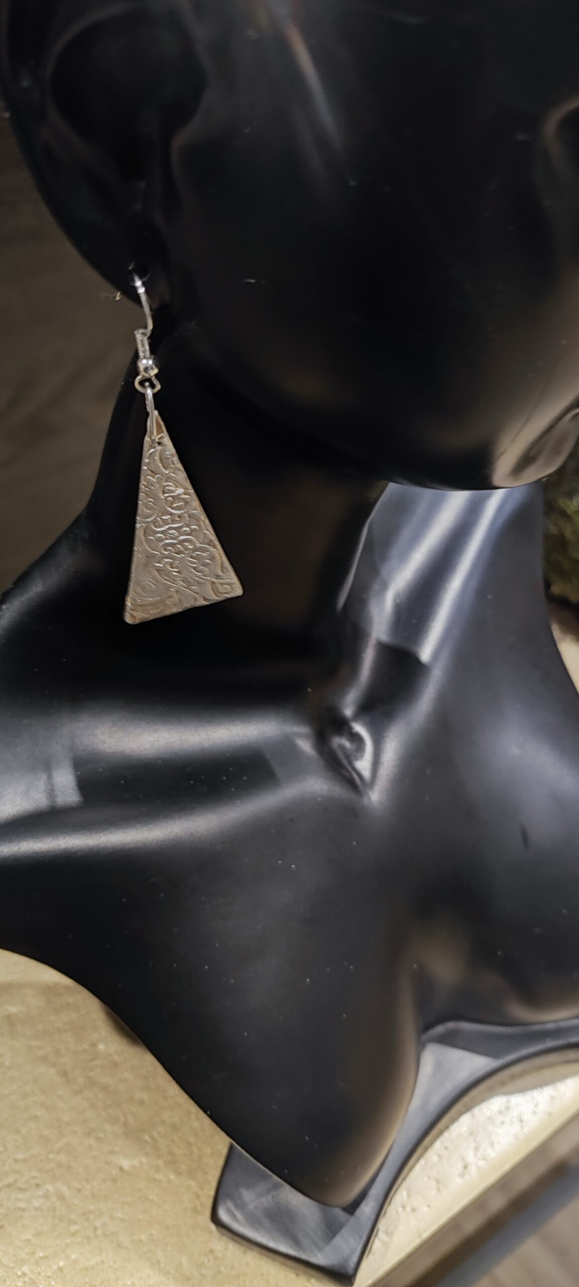 Boucles d'oreilles argent massif 999 en forme de triangle – Image 4