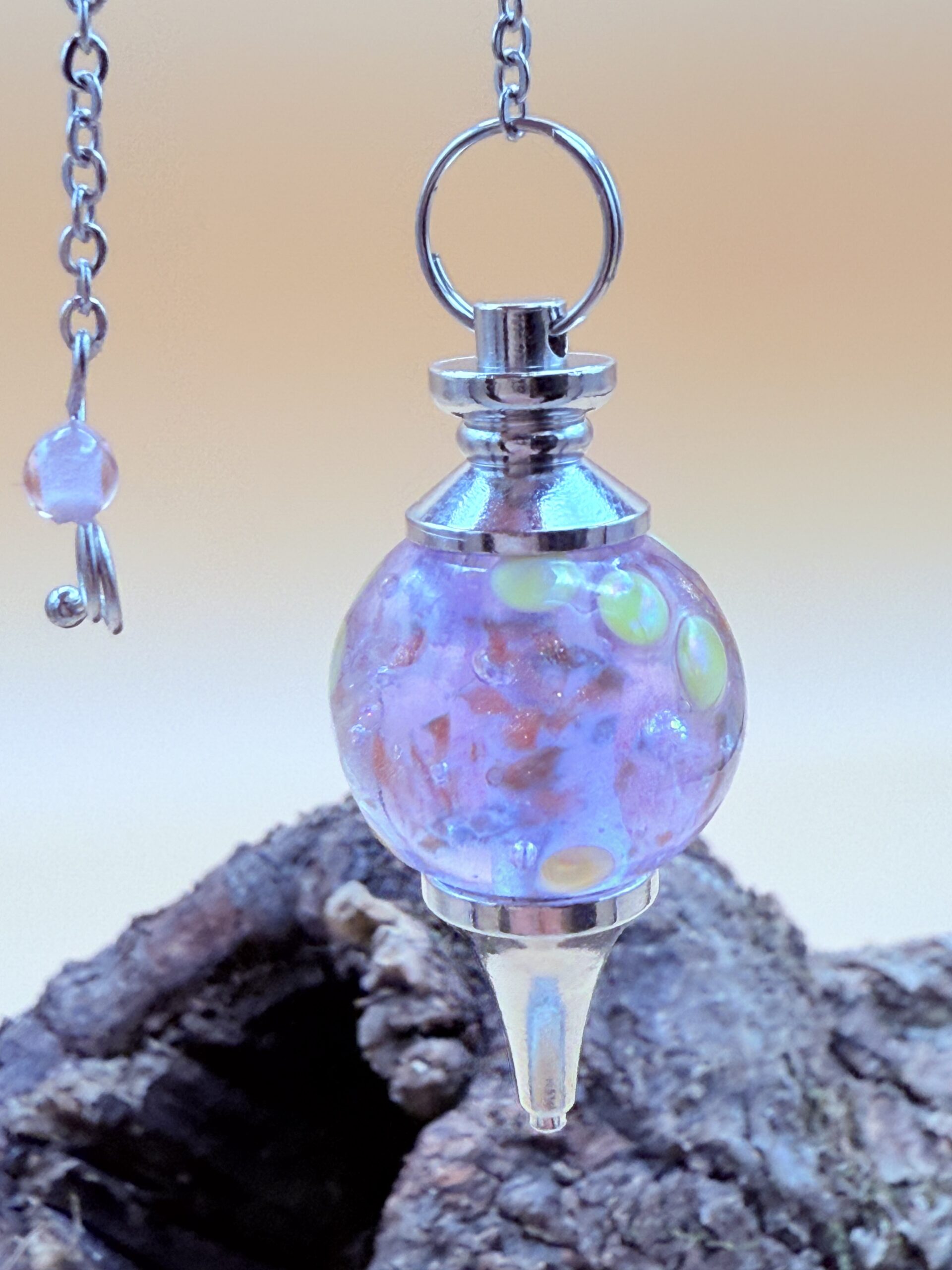 Pendule de couleur violet clair, avec inclusion d'aventurine et effets irisés, en verre de Murano - Image 2