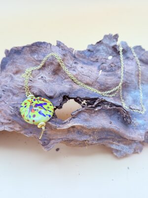 Collier pistache d'inspiration Pollock