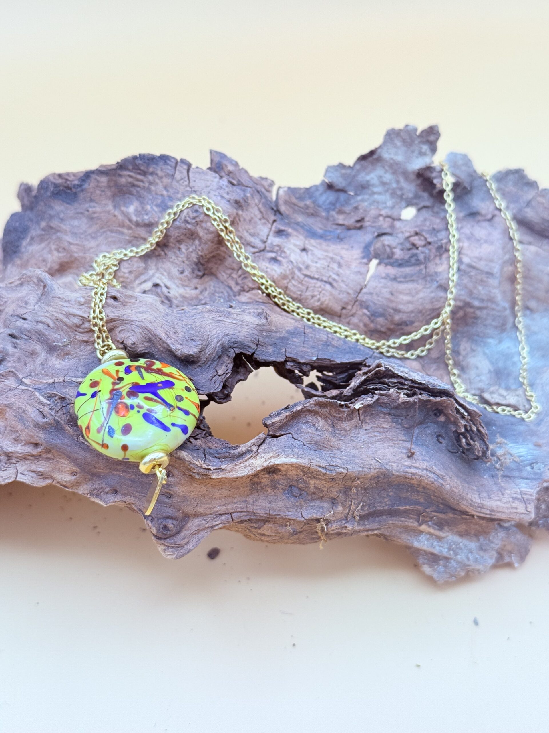 Collier pistache d'inspiration Pollock
